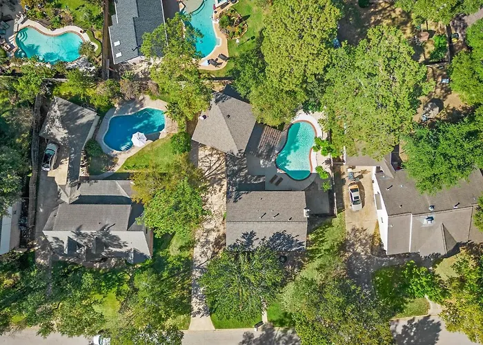 The Pines I Sleeps 12 I Private Pool I Patio & Bbq
