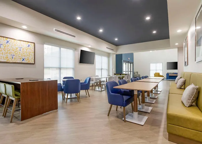 Comfort Inn & Suites Huntsville Near University
